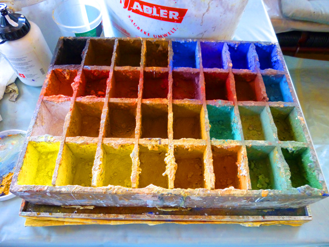 Farbkasten eines Malers mit 32 Farben